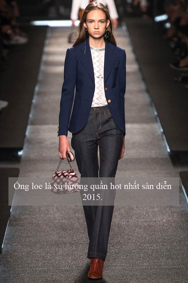 Khắp các sàn diễn thế giới từ mùa xuân hè đến thu đông 2015, quần ống loe phủ sóng với tần suất dày đặc trong các bộ sưu tập của những ông lớn như Gucci, Louis Vuitton, Emi Pucci, Roberto Cavalli…