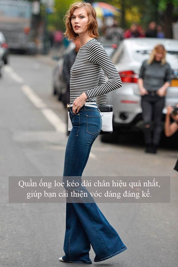 Quần ống loe cạp cao giúp đôi chân chân bạn trông dài và thon thả hơn bất cứ kiểu quần nào khác, đặc biệt là khi bạn kết hợp chúng với một đôi cao gót.