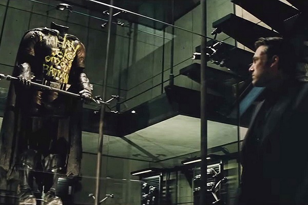 Dao dien ‘Batman v Superman’ phu nhan con trai sam vai Robin hinh anh