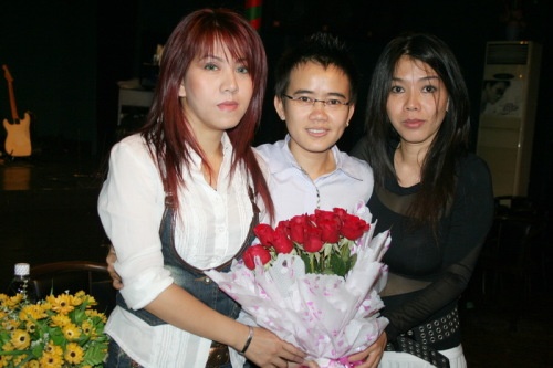 Nga re doi lap cua 3 chi em nhom Ba Con Meo hinh anh