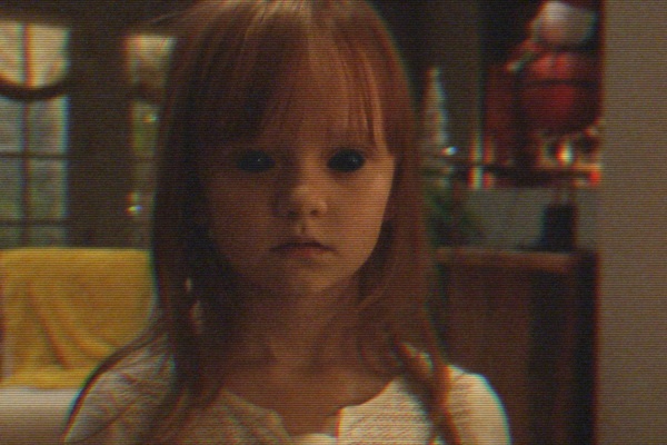 Phan cuoi ‘Paranormal Activity’ bi nhieu cum rap tay chay hinh anh