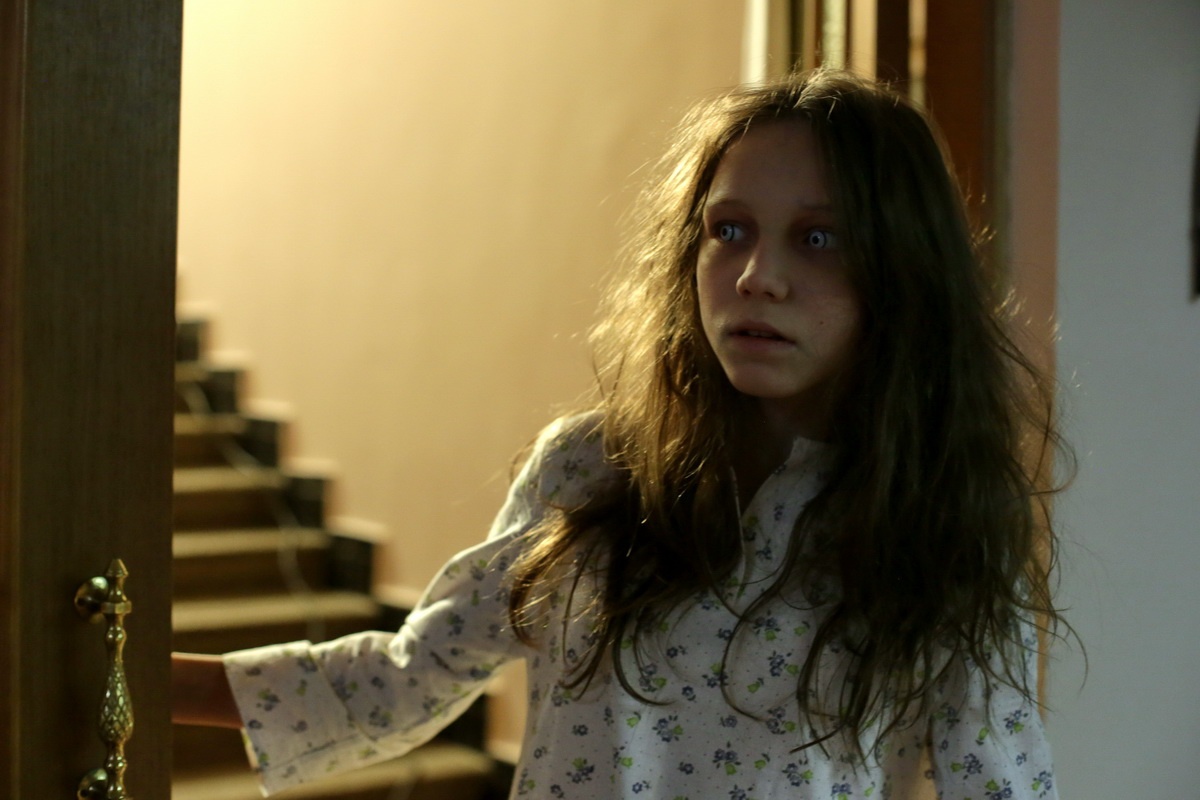 Hình 3: Nhân vật Anya mang đến nhiều cảnh rùng rợn cho khán giả.