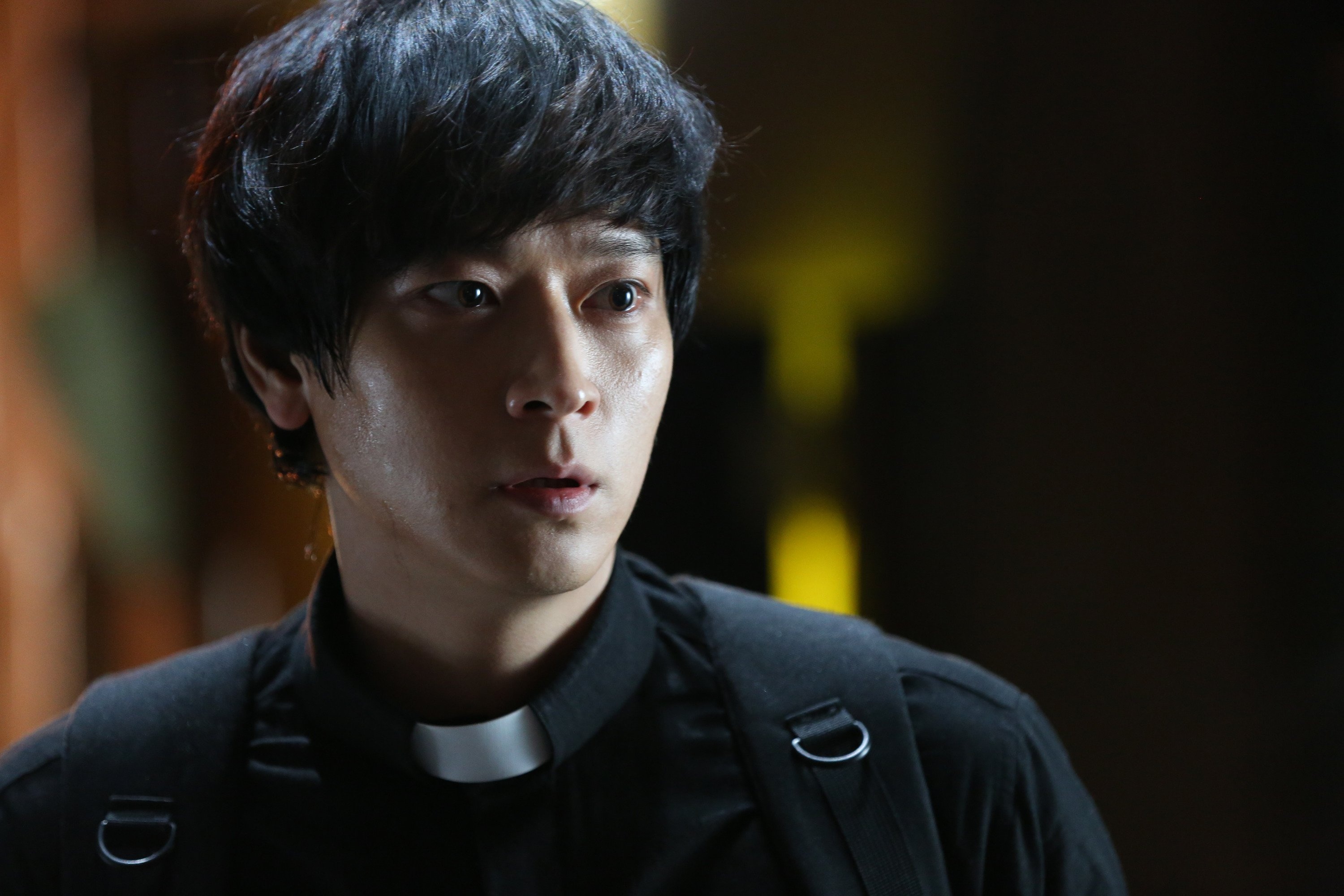 Kang Dong Won ha be Joo Won tai phong ve Han Quoc hinh anh