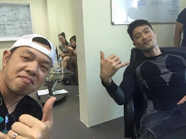 Giống như nhiều tác phẩm gần đây trong sự nghiệp Charlie Nguyễn, Fan cuồng cũng thuộc thể loại hài hước. Phim có sự tham gia của bộ đôi Tèo em là Thái Hòa và Johnny Trí Nguyễn. 