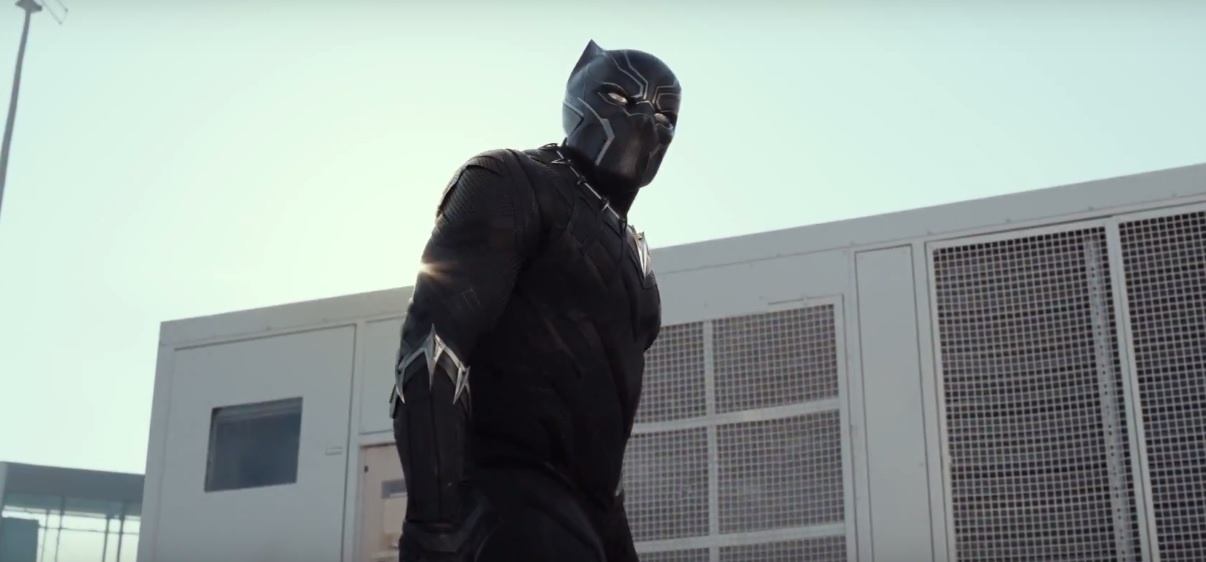 Civil War đánh dấu màn trình làng của siêu anh hùng da màu Black Panther.