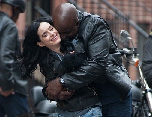 Chuyện tình giữa Jessica Jones và Luke Cage có nhiều chuyển biến hấp dẫn, logic.