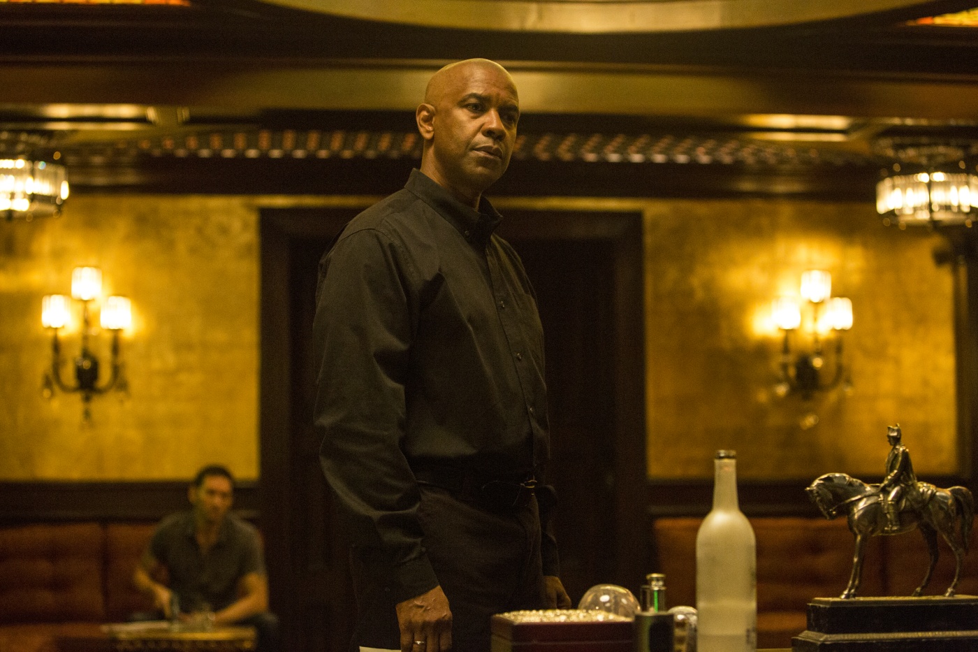 Cát-xê của Denzel Washington từ The Equalizer là rất cao. Điều đó khiến anh xếp thứ hai trong danh sách của Forbes. Ảnh: Sony