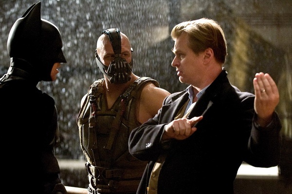 Dao dien Christopher Nolan lam phim ve The chien thu II hinh anh