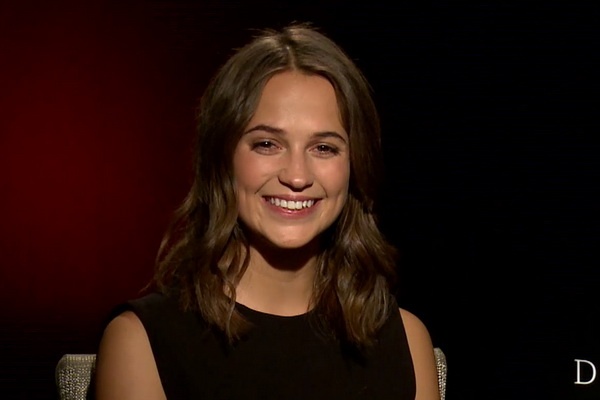 Dan sao ‘Co gai Dan Mach’ chuc mung nam moi khan gia Viet Nam hinh anh