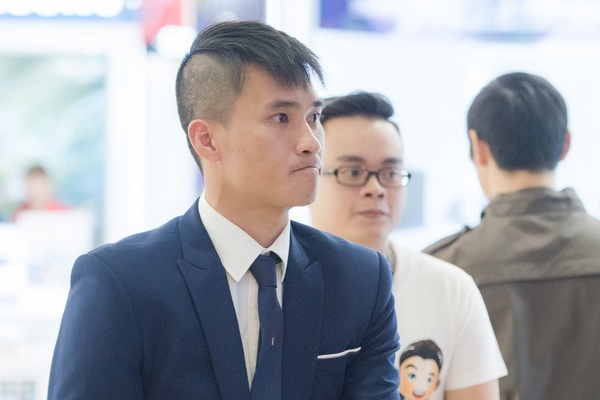 Cong Vinh xuat hien trong buoi hop bao ra mat phim cua vo hinh anh