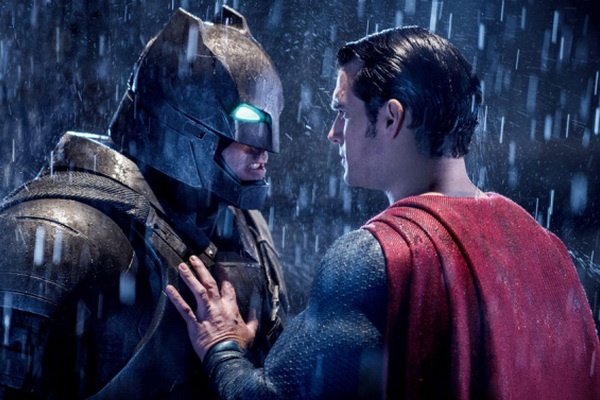 Gioi phe binh quoc te de dat voi ‘Batman v Superman’ hinh anh