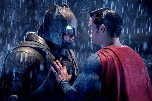 ‘Batman v Superman’: Hoanh trang, bao liet va day tiec nuoi hinh anh