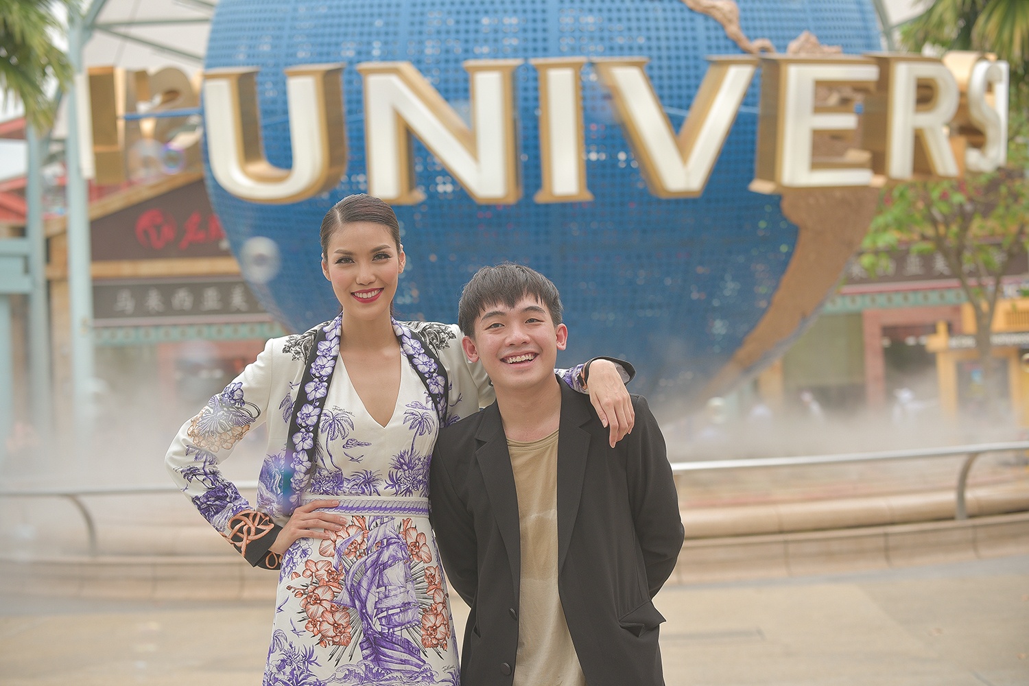 Lan Khuê và Phở Đặc Biệt tại họp báo Huntsman ảnh 1 Lan Khue va Pho Dac Biet tai hop bao Huntsman anh 1