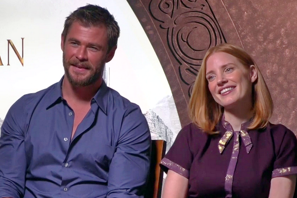 Chris Hemsworth & Jessica Chastain tra loi phong van Zing.vn hinh anh