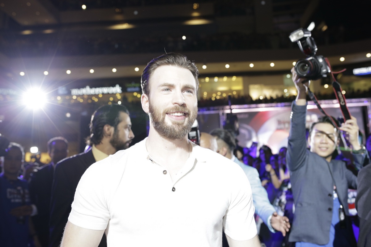 Nguoi dan Singapore cuong nhiet chao don ‘Captain America 3’ hinh anh