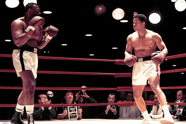 ‘Ali’: Nhung gia tri vo gia den tu huyen thoai Muhammad Ali hinh anh