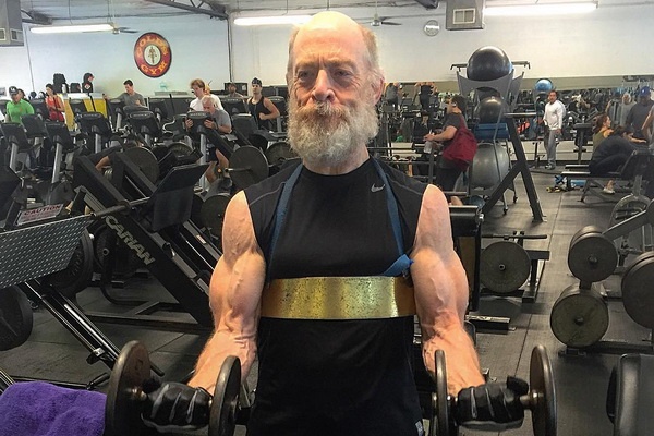 Ngoi sao 61 tuoi giai thich ve loat hinh tap gym gay xon xao hinh anh