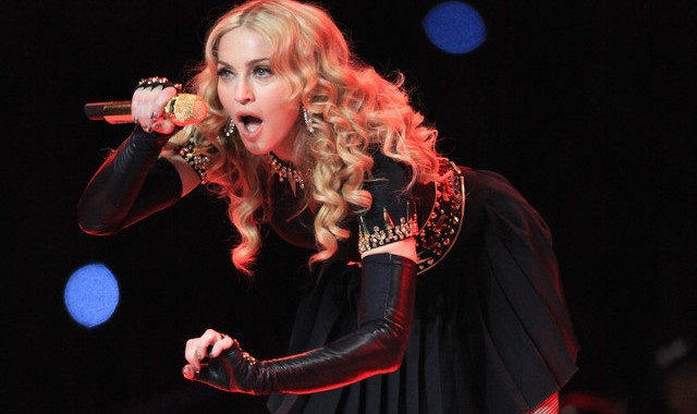 Madonna len an hanh dong giet bao cua con trai Donald Trump hinh anh