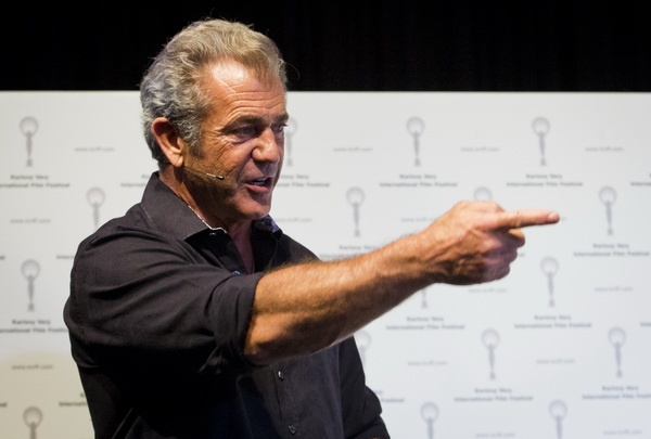 Mel Gibson goi phim Batman v Superman la ‘rac ruoi’ hinh anh