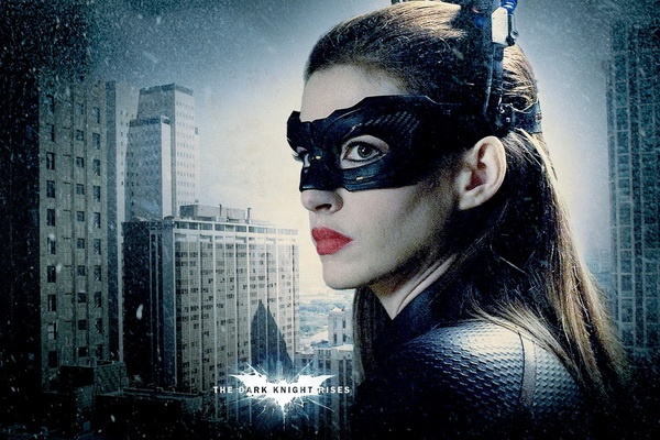 Anne Hathaway muon tiep tuc sam vai Catwoman hinh anh