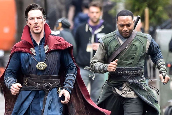 Dao dien ‘Doctor Strange’ ly giai viec thay doi ac nhan hinh anh