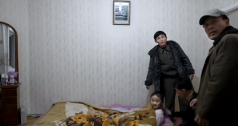 review phim Under the Sun ảnh 3 review phim Under the Sun anh 3