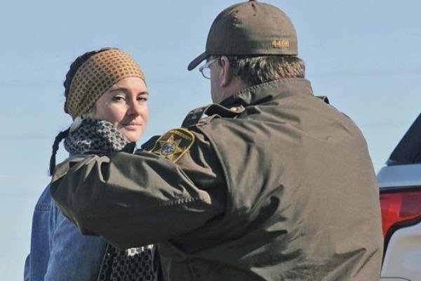 Sao phim ‘Di biet’ viet tam thu sau khi bi bat vi bieu tinh hinh anh