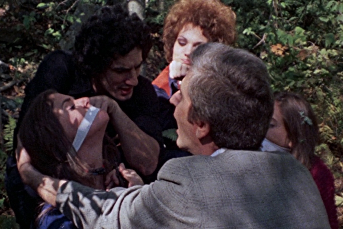 phim kinh di gay tranh cai anh 8