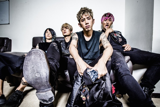 Nhom nhac hang dau Nhat Ban cong tac Avril Lavigne, 5SOS hinh anh