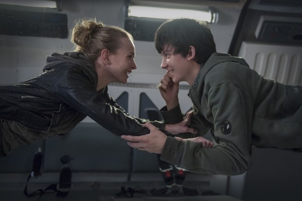 Phim chuyen tinh tuoi teen xuyen khong gian ne ‘Star Wars’ hinh anh