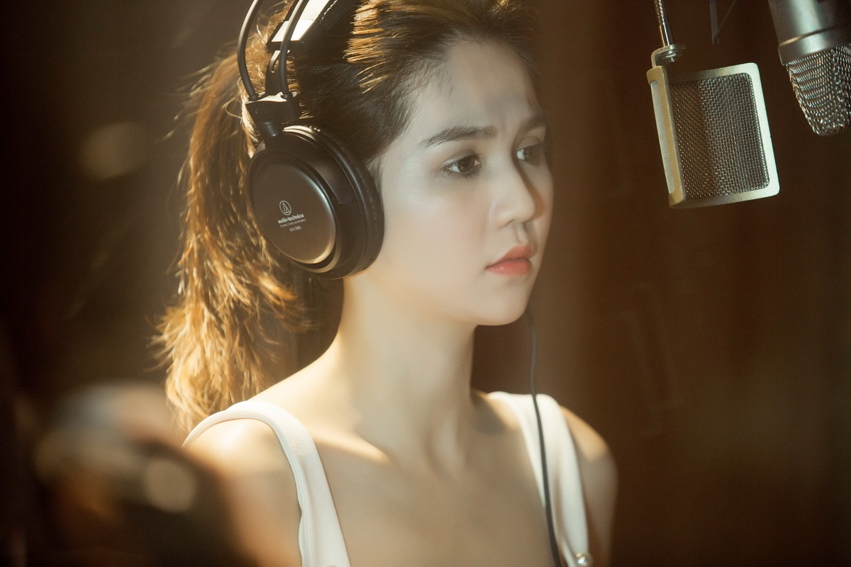 Ngoc Trinh long tieng cho bom tan hoat hinh cuoi nam hinh anh
