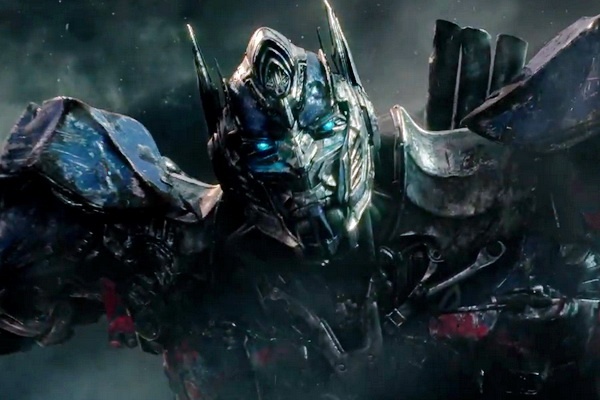 Nguoi may Optimus Prime bi thao tung trong ‘Transformers 5’ hinh anh