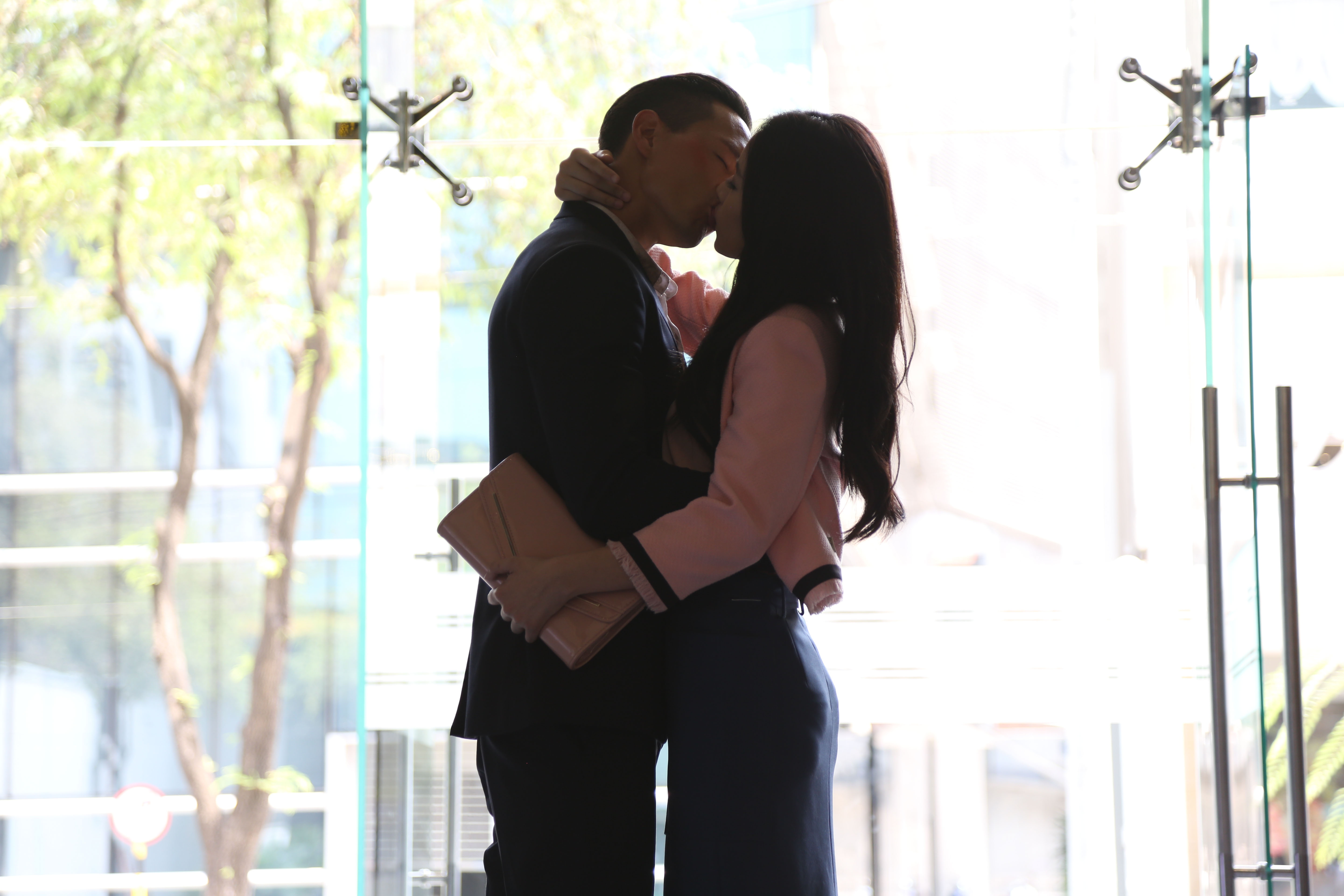 Chi Pu hon Kim Ly anh 2