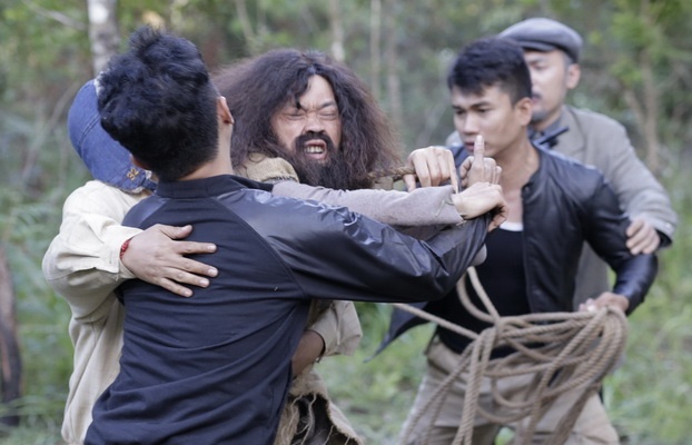 Hoai Linh tu dien canh bay nhay khi dong vai nguoi rung hinh anh