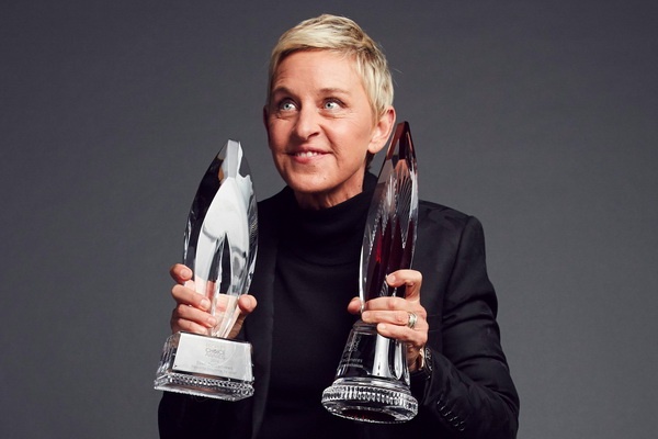 MC Ellen DeGeneres lam nen lich su tai giai People’s Choice hinh anh