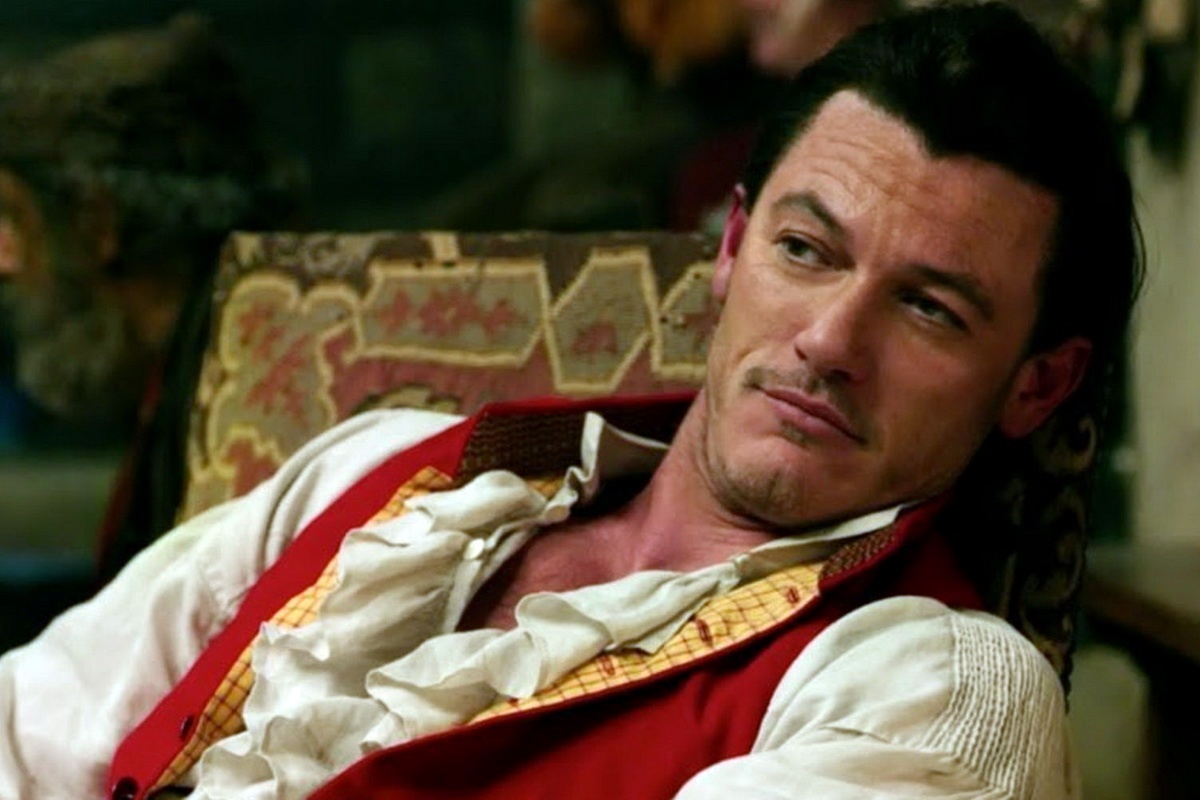 Luke Evans: Tu anh hung diet rong toi ga phan dien ‘de thuong’ hinh anh