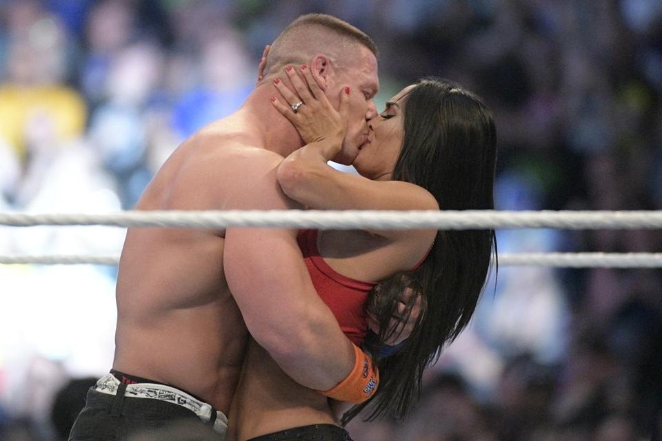Sau khi cau hon, John Cena chuan bi tham gia phim hai moi hinh anh