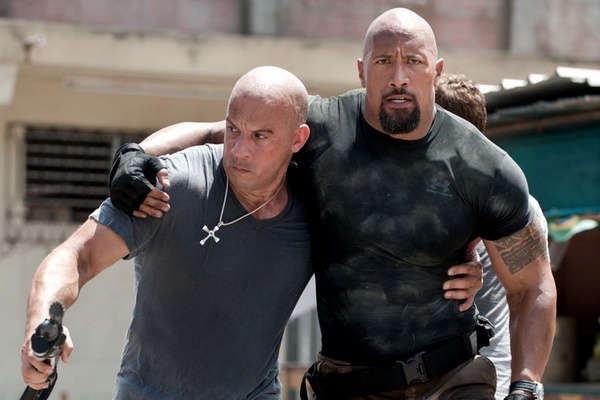 Nay sinh tranh cai, Vin Diesel cat canh The Rock trong ‘Fast 8’? hinh anh