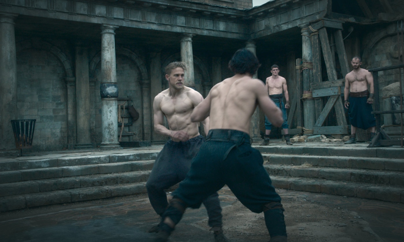 Trailer bo phim 'Vua Arthur: Thanh guom trong da' hinh anh