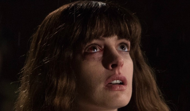 ‘Co gai va ga khong lo’: Bo phim ky quai cua nguoi dep Anne Hathaway hinh anh