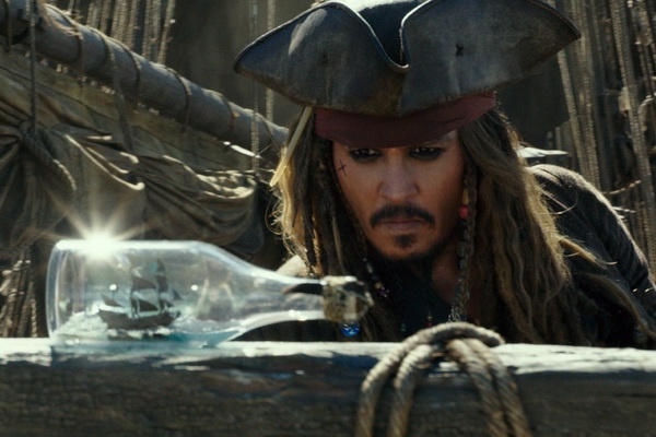 Johnny Depp la nguoi cho doi ‘Cuop bien Caribbean 5’ nhat hinh anh