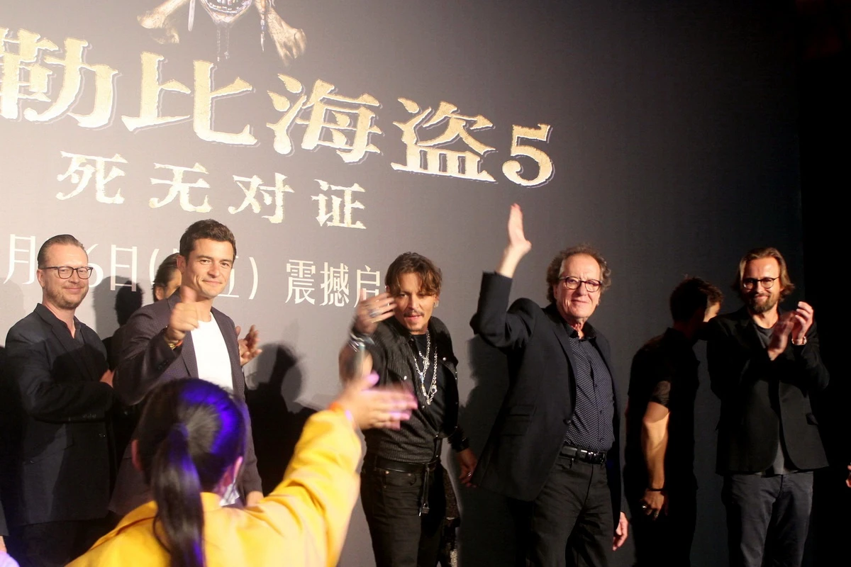 hop bao Cuop bien Caribe 5 anh 8