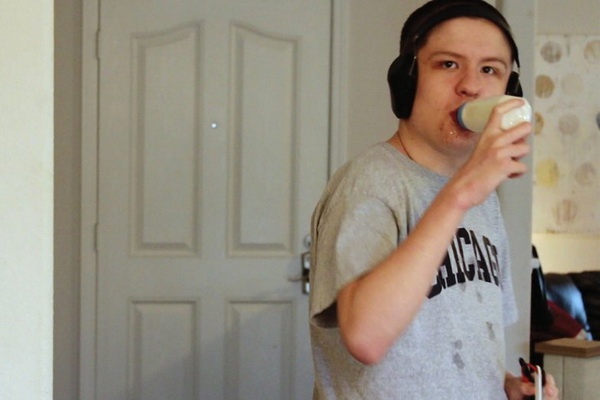 Phim tai lieu phan doi tiem vac xin phai chieu bi mat tai Cannes hinh anh