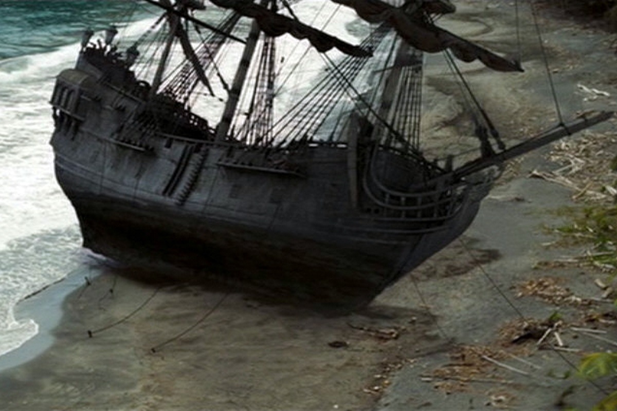 Dan ‘sieu thuyen’ trong loat bom tan ‘Cuop bien Caribbean’ hinh anh