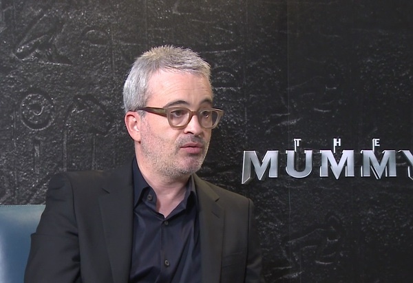 Dao dien Alex Kurtzman noi ve 'Xac uop' hinh anh