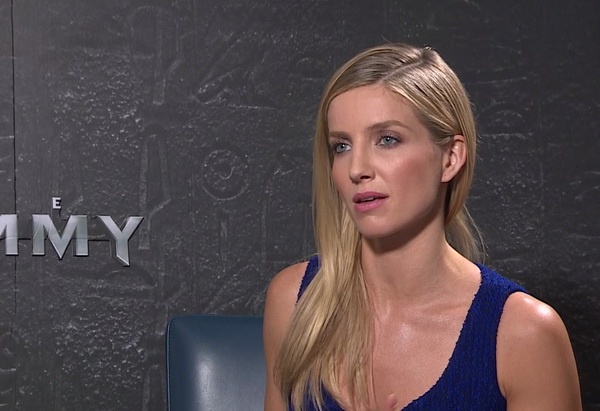 Annabelle Wallis ke chuyen dong phim cung Tom Cruise hinh anh