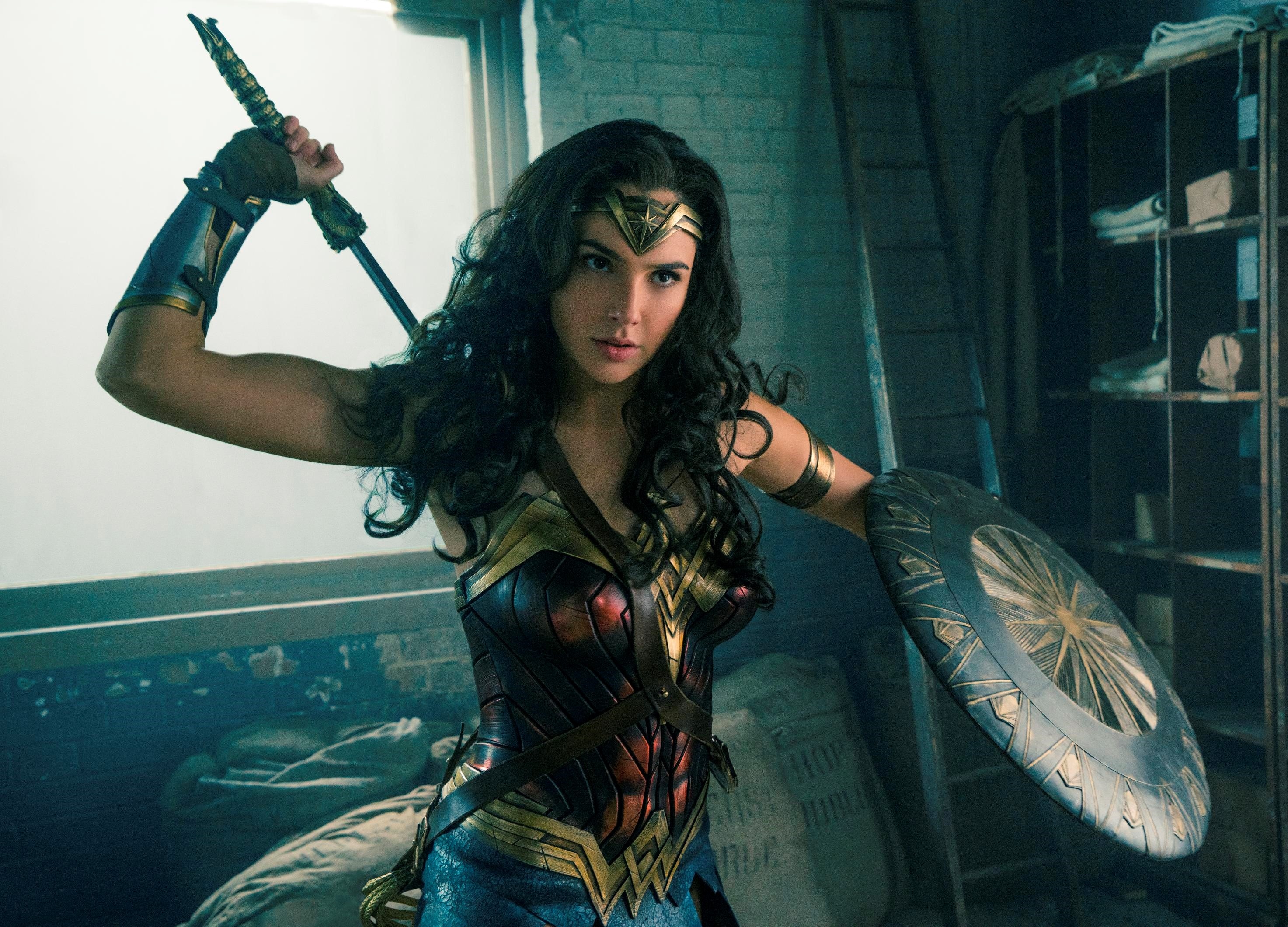 'Wonder Woman' va cac phim sieu anh hung duoc gioi phe binh uu ai nhat hinh anh