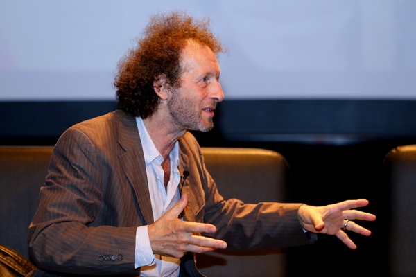 Dao dien 'Bau troi do' giai thich ly do chon dien vien Phap goc Viet hinh anh