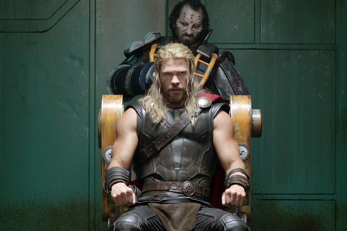 Trailer bo phim 'Thor: Tan the Ragnarok' hinh anh