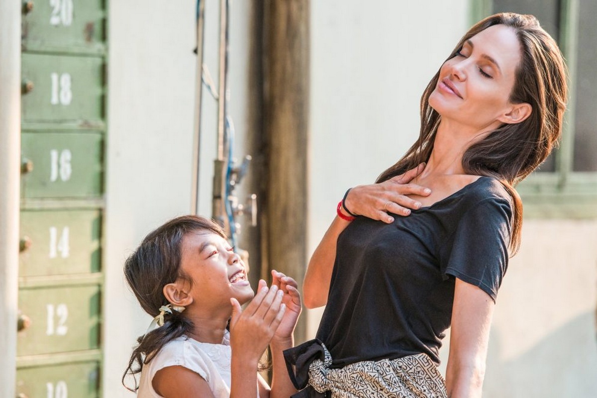 Cambodia se chon phim cua Angelina Jolie du tranh Oscar 2018 hinh anh